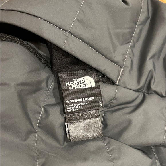 The North Face Charcoal Quilted & Black Reversible Jacket - Picture 2 of 3